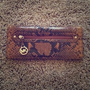 Authentic MICHAEL KORS Clutch